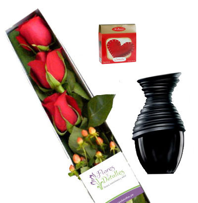 Caja con 3 rosas y Liberatta