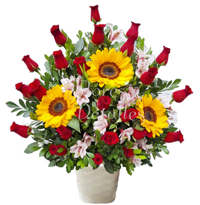 Arrangement with 18 Red Roses