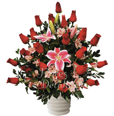 DE28 Arreglo con 24 rosas